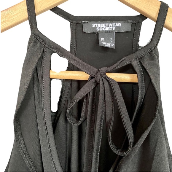 Cold shoulder tie front bodysuit in black - Picture 5 of 8